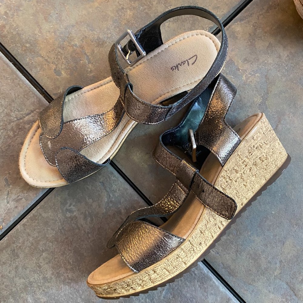 Clarks Bronze Sandal sz 8